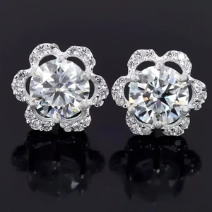 Aretes de diamantes blancos de corte redondo certificados de 4,60 quilates en oro blanco de 14 k - Imagen 1 de 4