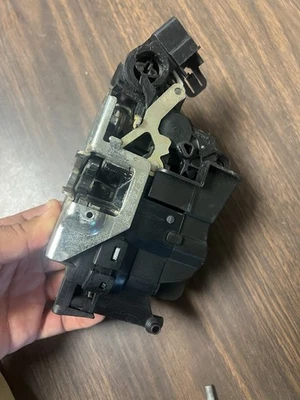 98-2002 Mercedes-Benz W210 W202 DOOR LATCH LOCK E300 E430 C280 C230 E320 E55 C43 - Image 1 of 4