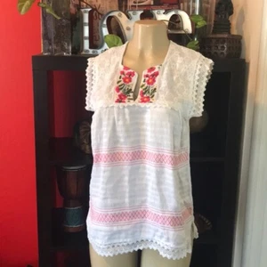 Weißes Baumwollhemd mit Blumenstickerei und Spitze - Bild 1 von 8