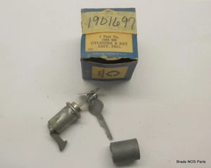 NOS MoPar 1959 Plymouth Belvedere Fury Glove Box LOCK CYLINDER KEYS & LATCH PKG - Bild 1 von 2
