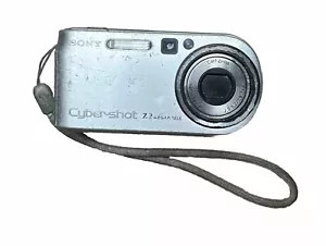 SONY CYBERSHOT DSC-P200 DIGITAL CAMERA 7.2 MEGAPIXELS I8-7 - Picture 1 of 12
