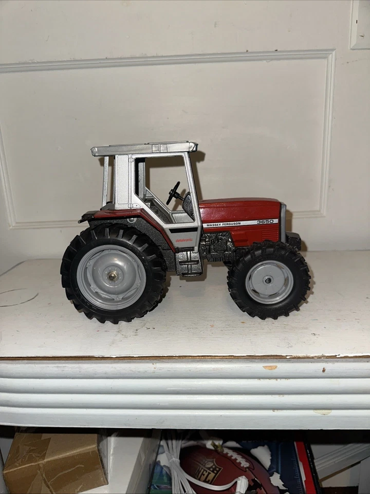 Tractor Massey Ferguson 3650 MFWD  Foto 1 de 4