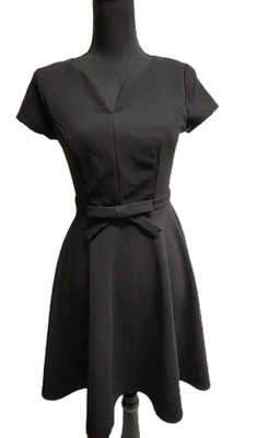 Vestido Mystic Fit/Acampanado (M) Negro Cremallera Trasera Cuello en V Manga Corta Lazo-Acento Foto 1 de 4