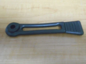 CORREA PARA CAPUCHA DE GOMA DE TRINEO YAMAHA, PESTILLO, BANDA 8V0-77171-00-00 - Imagen 1 de 1