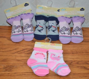 3 pair Newborn baby booties (0+ Months) & 1 pair baby socks (6-12 months) -- NEW - Picture 1 of 7