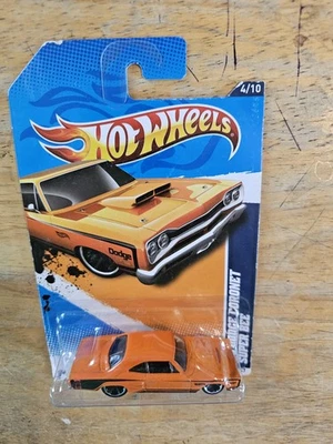 Dodge Coronet Super Bee 69 Hot Wheels, naranja; Muscle Mania 2012 - serie Mopar  Foto 1 de 4