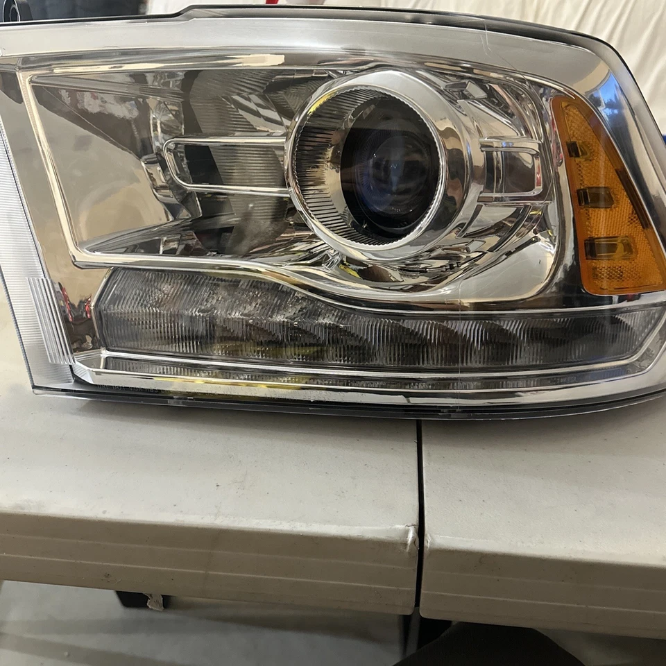 2009 - 2018 RAM 1500 2500 HEADLIGHT OEM CHROME DODGE RAM LEFT DRIVER SIDE (B1) - Image 1 of 4