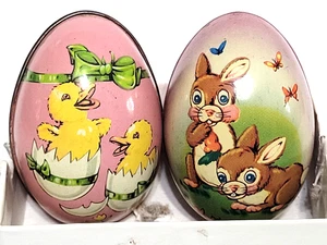 Juego de 2 contenedores de caramelos de huevo de Pascua vintage Liam Devlin gráficos de hojalata Inglaterra - Imagen 1 de 5