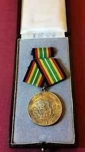 Antigua medalla RDA por servicios fieles en el NVA en plata-plata 900 - Imagen 1 de 5