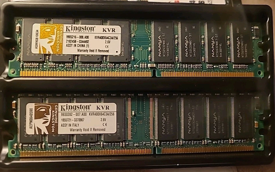 2 Kingston ValueRAM 256MB DDR 400MHz DIMM Memory (KVR400X64C3A/256) - Image 1 of 2