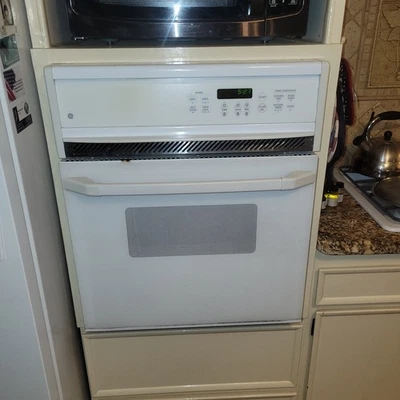 GE 24" WALL OVEN MODEL JRP15WOW4WW - Image 1 of 4