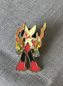 Pokemon TCG Mega Blaziken Metal Enamel Official Collectors Pin 2015 - Imagen 1 de 2