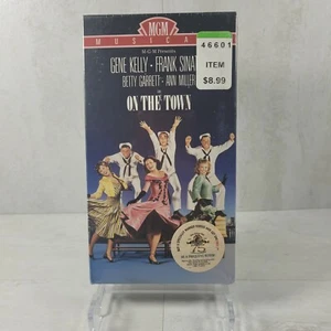 ON THE TOWN (VHS,1998) GENE KELLY - Picture 1 of 2