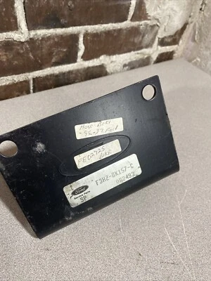 Suporte de mangueira genuíno Ford 95-97 com porca roscada F3HZ-8K157-C - Imagem 1 de 4