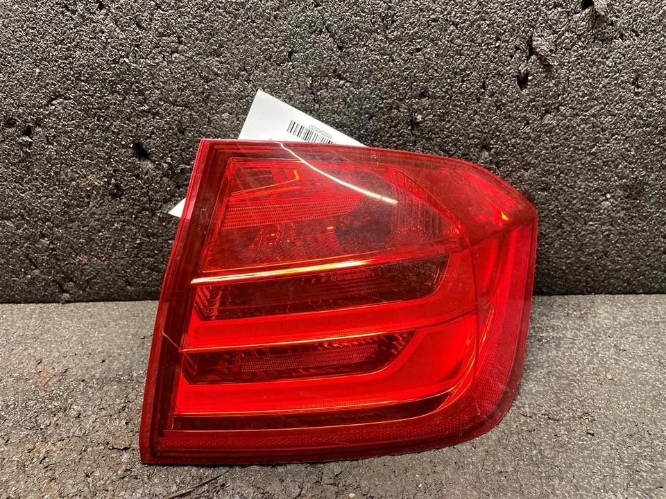 Passenger Tail Light Quarter Panel Mounted Fits 12-15 BMW 320i 2043257 Foto 1 de 4
