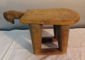 Antiguo taburete africano primitivo de madera tallada a mano - Imagen 1 de 7