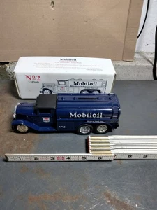 1/34 First Gear MOBIL OIL FUEL CISTERNA #2 1930 DIAMOND T 9459 FUNDIDO A PRESIÓN COLECCIONABLE - Imagen 1 de 6