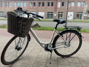 26 Zoll Damenfahrrad in weiß, 7 Gänge, Rücktritt, Korb - Bild 1 von 3