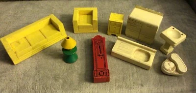 Muebles de madera para casa de muñecas Strombecker años 30, sala de estar, cocina, baño Foto 1 de 4