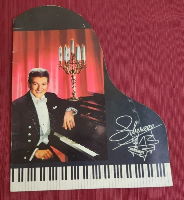 Programa de conciertos en forma de piano Liberace vintage, carrera, hogar, armario, amigos Foto 1 de 4