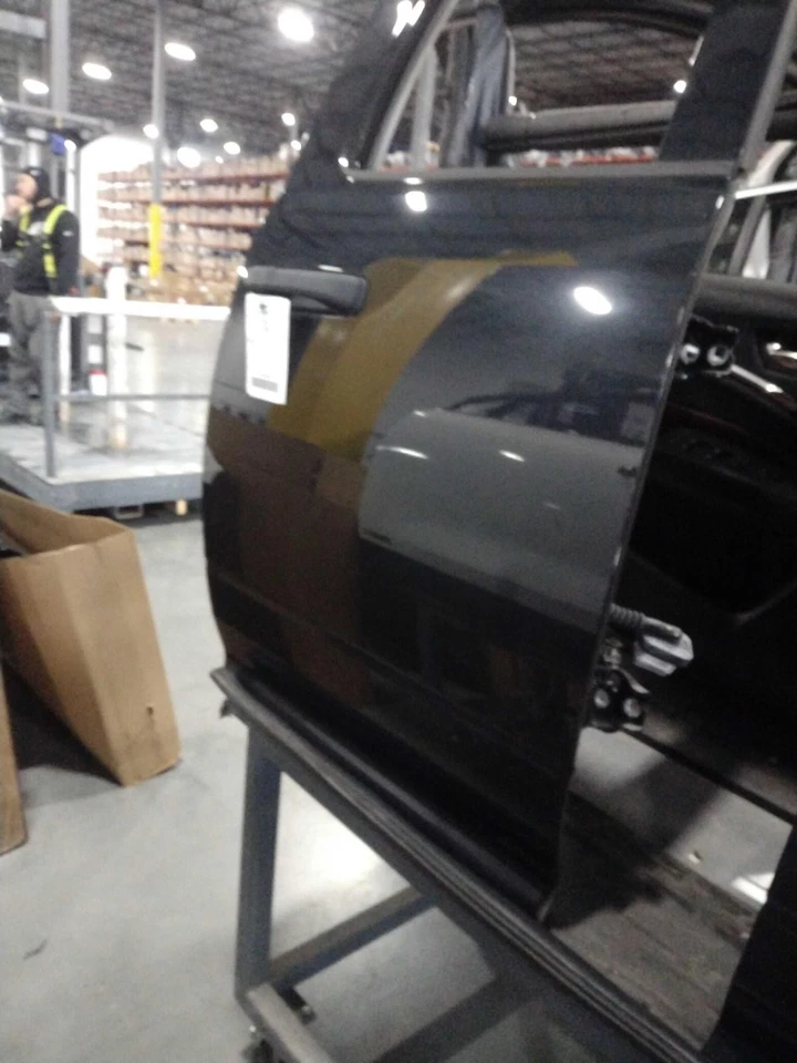 Conjunto de puerta trasera derecha usado lado trasero se adapta a: camioneta Ram Dodge 1500 2017 Quad Ca Foto 1 de 3