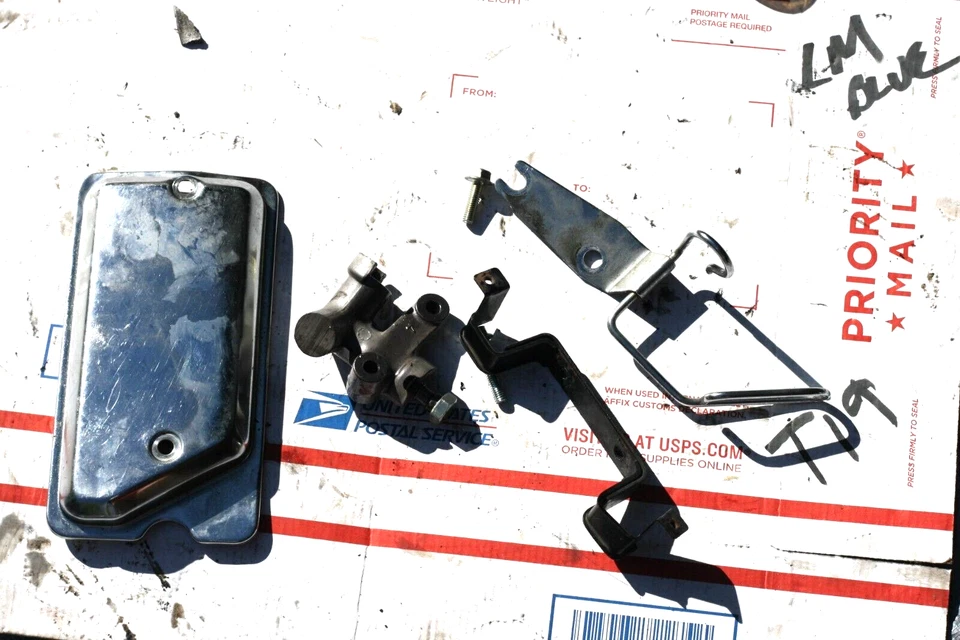 Kawasaki KZ440 LTD 1980-81 OEMSTARTER CUBIERTA MISC... FRENO SOPORTES Foto 1 de 1