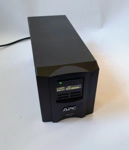 APC Smart-UPS SMT750I Line Interactive 750VA Tower 230V 6x IEC C13 Outlets - Picture 1 of 5