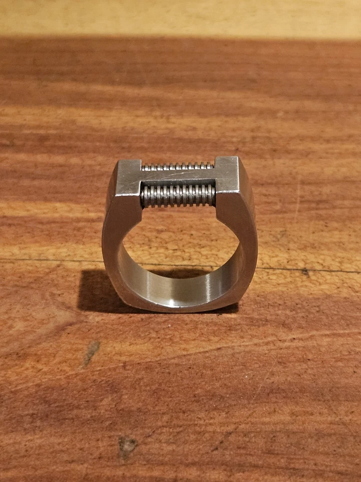 Anillo de acero inoxidable Movado para hombre - joyería de alianza de boda plateada, talla 10 Foto 1 de 4