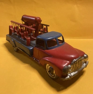 Ancien CAMION DE POMPIERS en tôle  - Photo 1/4