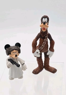 Parques da Disney Star Wars Star Tours PATETA COMO CHEWBACCA e MINI como Leia Exclusivo - Imagem 1 de 4