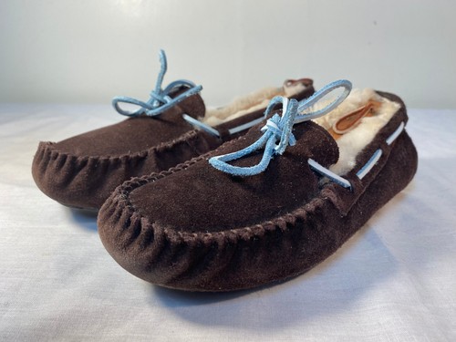 UGG Dakota Mocassino Pantofole Donna Marrone Scamosciato Isolato US 7