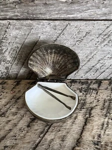 Antiguo contenedor de pastillas con pinzas enchapado en plata de EE. UU. de colección - Imagen 1 de 10