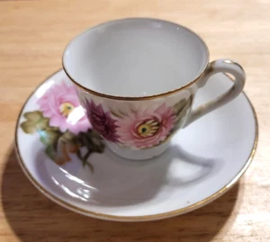 Taza de té y platillo vintage de porcelana de hueso con flores rosas - Imagen 1 de 3