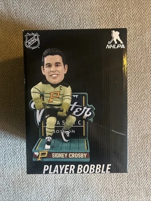 Sidney Crosby Pitt. Penguins 2023 Boston Winter Classic Bobblehead Foco #/223 Foto 1 de 4