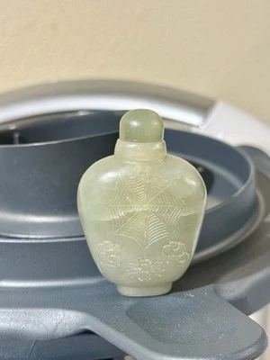 Antiga garrafa chinesa QING DYNASTY porcelana nefrite jade rapé caixa 2 1/8”, 64,3 g - Imagem 1 de 4