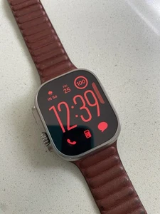 Apple Watch Ultra 49 mm boîtier en titane bracelet en cuir, EN L'ÉTAT POUR PIÈCES - Lire - Photo 1 sur 8