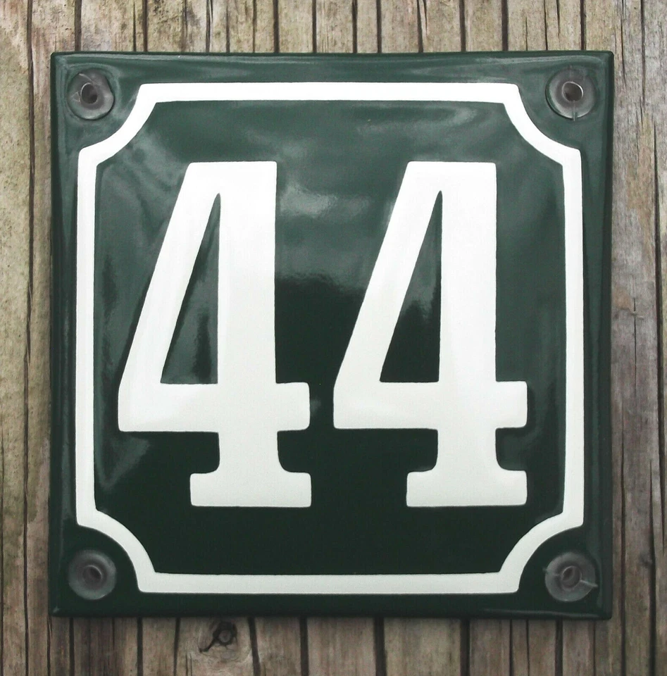 HOUSE NUMBER 44 CLASSIC ENAMEL SIGN. CREAM No.44 ON A GREEN BACKGROUND. 10x10cm. - Image 1 of 1