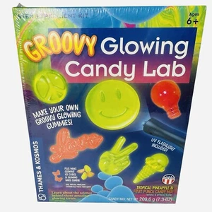Thames & Kosmos Groovy Glowing Candy Lab Kit Glow in Dark Candy Luce UV NUOVO! - Foto 1 di 8