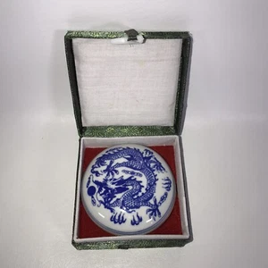 "Olla de pasta de tinta roja de porcelana blanca y azul china con dragón de 3,5"" de diámetro"  - Imagen 1 de 10