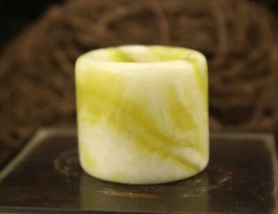 Anillo de jade amarillo chino de 2,3 cm anillo para pulgar anillo de jade natural 36 Foto 1 de 4