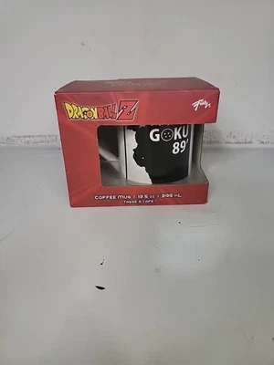 Taza de café grande Dragon Ball Z GOKU 89' blanca y negra (13,5 oz) Foto 1 de 4