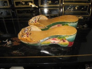 1960er Jahre Vintage Holz geschnitzte Clogs Geisha Clogs Größe 7 einzigartiger Keilabsatz - Bild 1 von 8