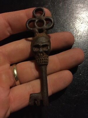 Skull Key Skeleton Cast Iron METAL Skeleton Patina Collector Castle Cathedral • 13.69$