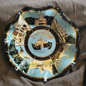 Bandeja de baratija festoneada Disneyland vintage años 60 cenicero de vidrio recuerdo de Disney  - Imagen 1 de 11