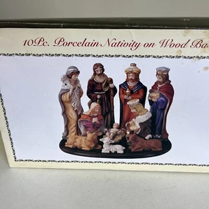 Vintage late 90’s 10 pc Porcelain Nativity Set on wood base - Picture 1 of 12