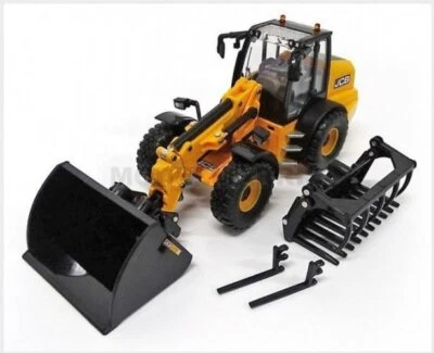 BRITAINS 43231 JCB TM420 Rubber Tire Tractor Scraper - BRITAINS - 43231 - 1:32 - Image 1 of 2