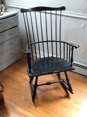WCW WARREN CHAIR WORKSHAND CARVED COMB BACK WINDSOR ANTIQUE ROCKING CHAIR 41823e Cover