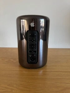 Apple Mac Pro A1481 Desktop - Late 2013 AND Apple Thunderbolt Display - Afbeelding 1 van 18