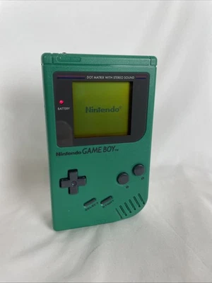 Sistema portátil Nintendo Game Boy DMG verde Play It Loud - OEM restaurado Foto 1 de 4