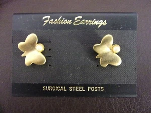 Gold Tone Butterfly Fashion Earrings Pierced (NOS) - Bild 1 von 5